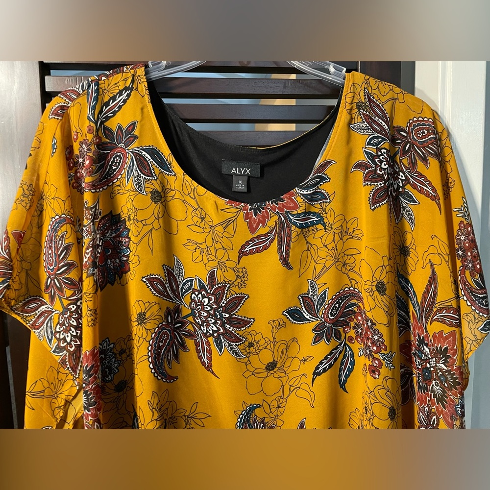 Alyx Gold Color with Flower Pattern Pullover size 1X